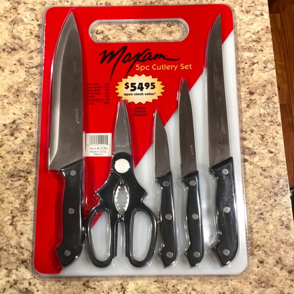 Knife set with cutting board
